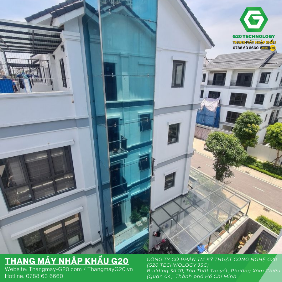 Thang Máy Kính lắp đặt bên ngoài nhà phố.