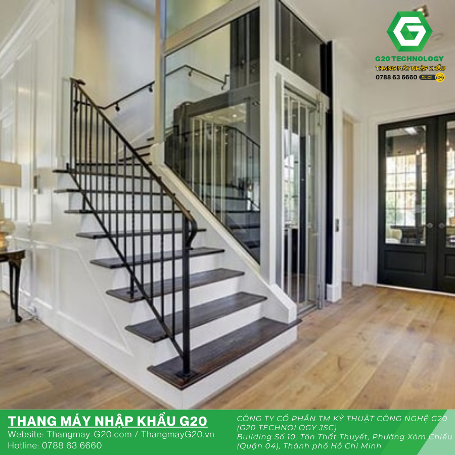 Giếng thang lắp đặt cạnh cầu thang bộ trong công trình nhà ở